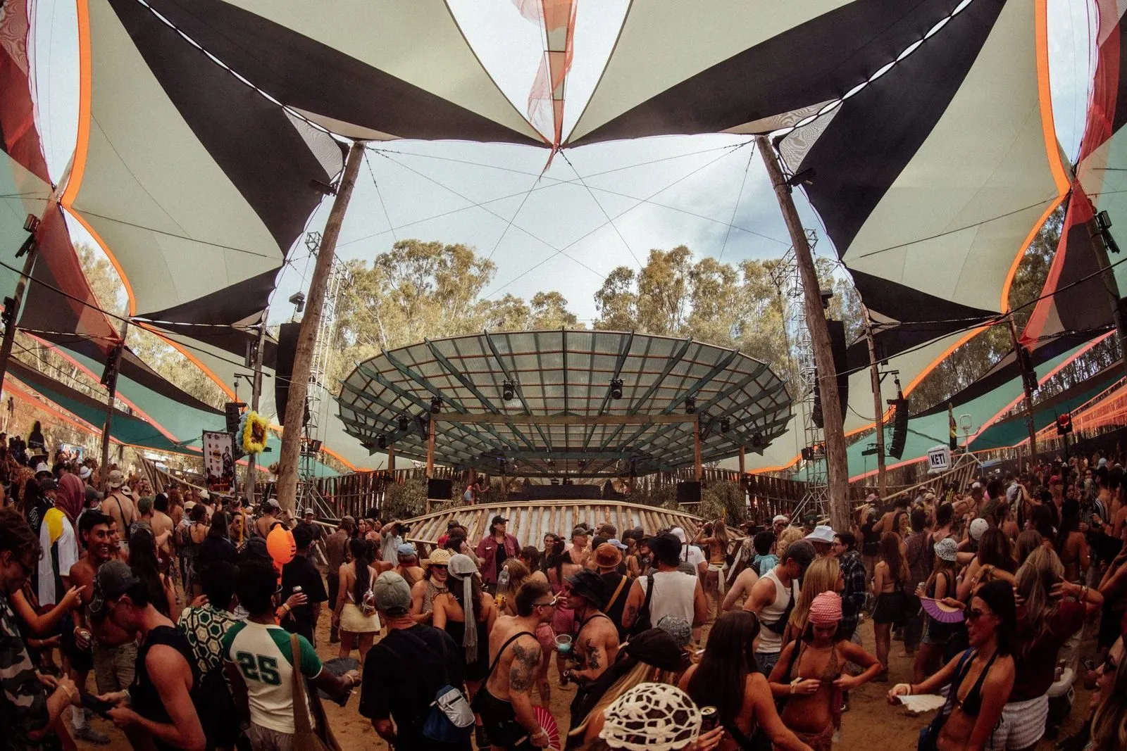 Wildlands — festival stage photograph 01